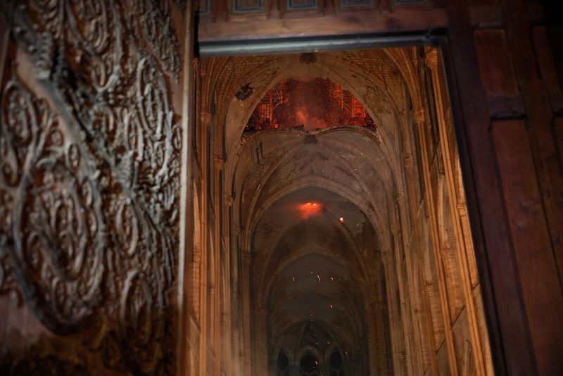 Un incendio devora la catedral de Notre Dame de París