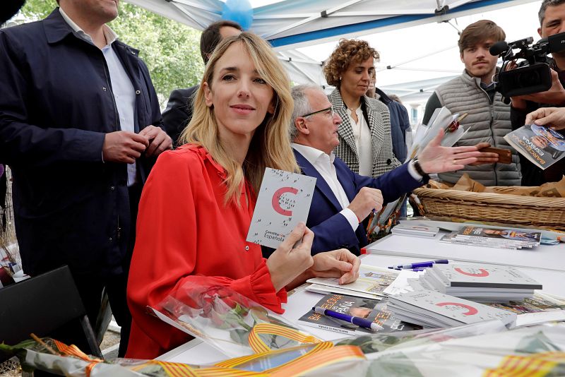 Cayetana Álvarez de Toledo, durante el Día del Libro
