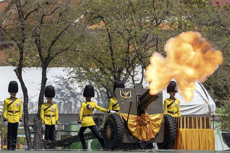 Al menos 10.000 miembros de las fuerzas de seguridad han sido movilizados en torno al palacio, donde las ceremonias de coronación se alargarán hasta el lunes con un presupuesto de 1.000 millones de bat.