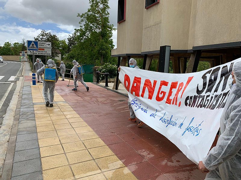 Desinfectan las calles tras la visita de Rivera a Estella