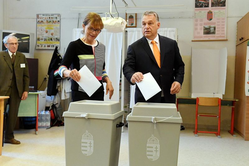 Viktor Orban vota en las elecciones europeas
