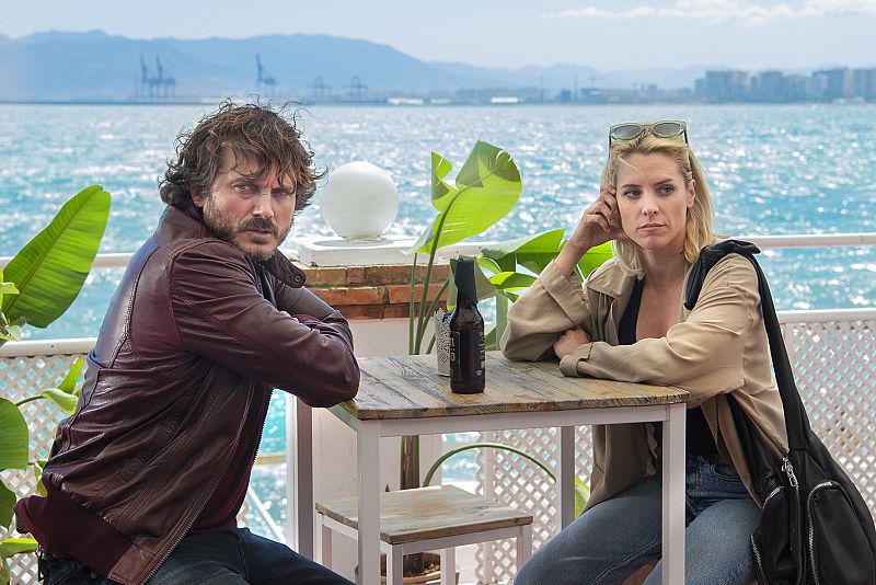 Salva Reina y Maggie Civantos en el rodaje de 'Malaka'