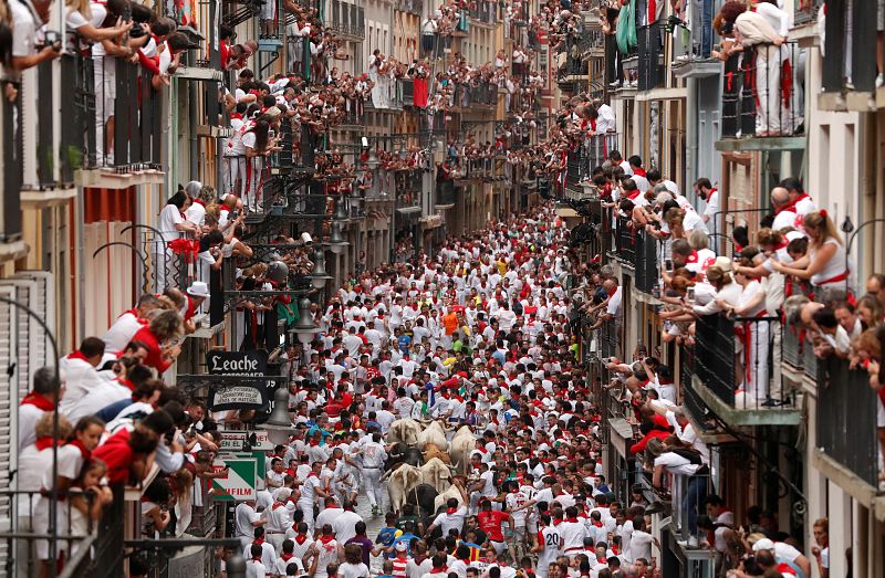 Carrera del primer encierro de Sanfermines 2019, con toros de Puerto de San Lorenzo