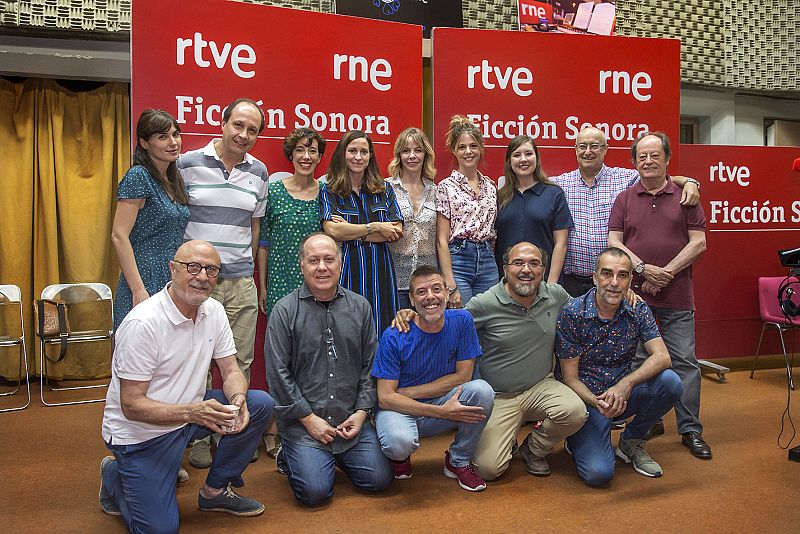 Foto de familia de todo el elenco de 'Sor Juana Inés, con el favor y el desdén'