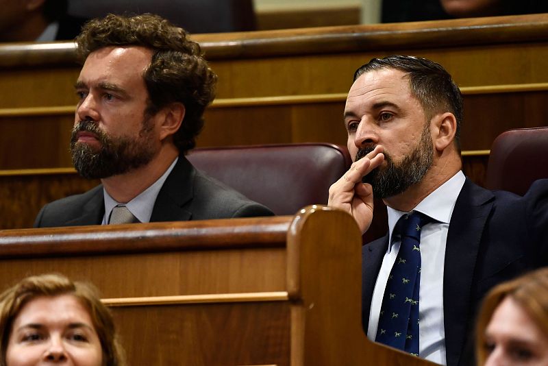 Santiago Abascal e Iván Espinosa de los Monteros en el debate de investidura