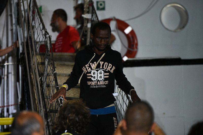 El desembarco de los 83 migrantes del Open Arms al puerto de Lampedusa