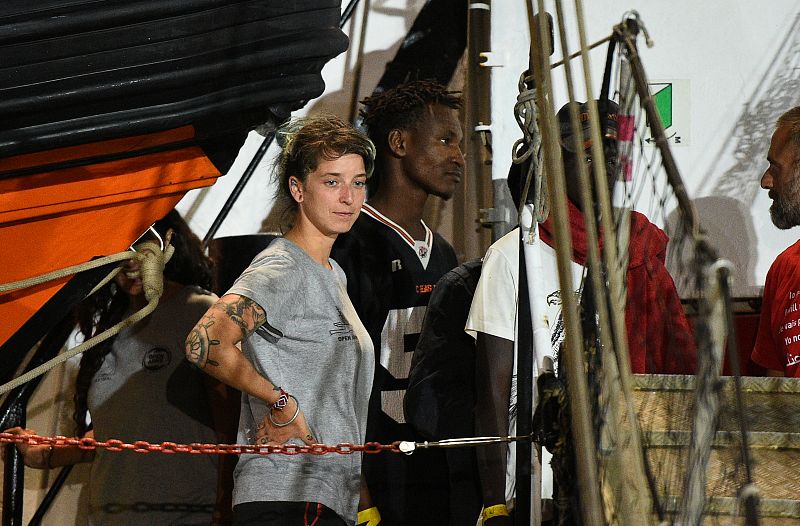 El desembarco de los 83 migrantes del Open Arms al puerto de Lampedusa