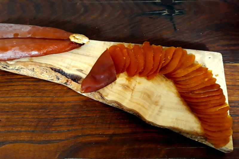Bottarga, especialidad sarda a base de huevas de pescado.