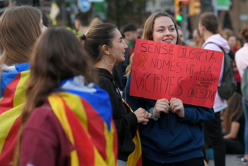 Ciutadans concentrats demanen justícia