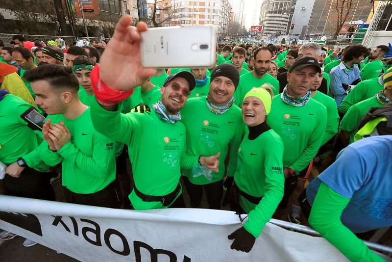 Imagen de algunos de los más 42.000 corredores que despiden el año en la San Silvestre Vallecana.