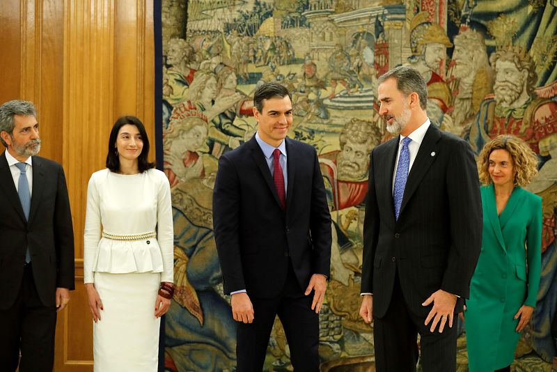 El presidente del gobierno Pedro Sánchez, promete su cargo ante el rey Felipe VI.
