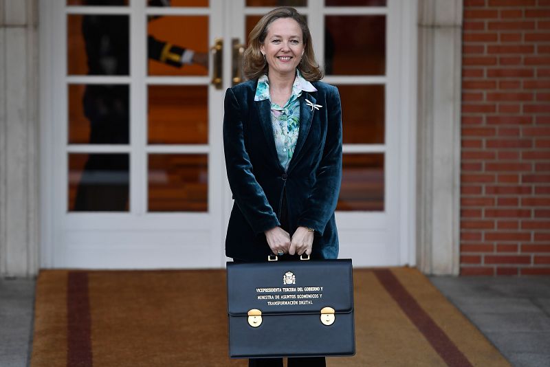 La vicepresidenta de Asuntos Económicos y Transformación Digital, Nadia Calvino, asiste a la primera reunión del nuevo Gobierno de Pedro Sánchez.