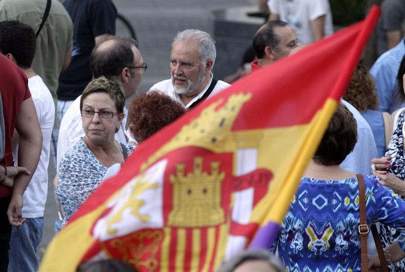 Julio Anguita (c), durante la manifestación a favor de la república celebrada en Córdoba en 2014.