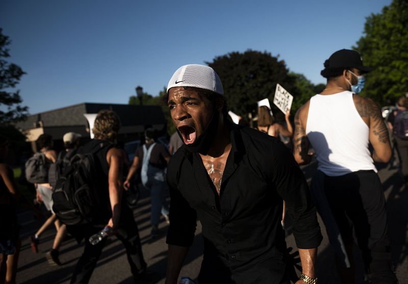 Las protestas y concentraciones continúan en memoria de George Floyd, quien fue asesinado por la policía hace una semana.