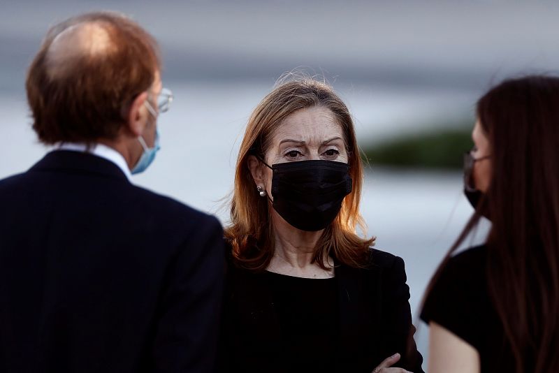La vicepresidenta segunda del Congreso y diputada del PP, Ana Pastor, a su llegada al Palacio Real que albergar este jueves en el Patio de la Armería el homenaje de Estado a las víctimas de la pandemia de coronavirus.