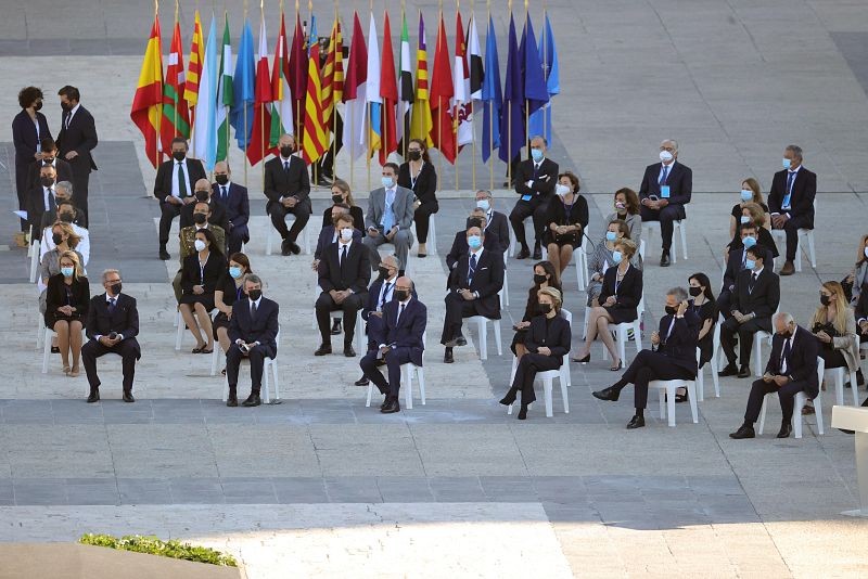El Alto Representante para la Política Exterior y de Seguridad, Josep Borrell (d), el secretario general de la OTAN, Jens Stoltenberg (2d), la presidenta de la Comisión Europea, Ursula von der Leyen (3d), el presidente del Consejo Europeo, Charles Mi