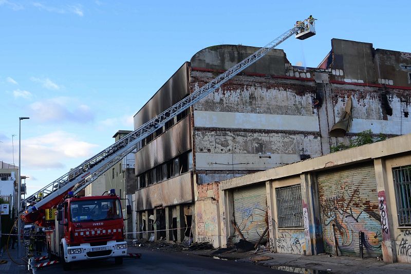 El edificio está en riesgo de colapso y el acceso es complicado para los efectivos