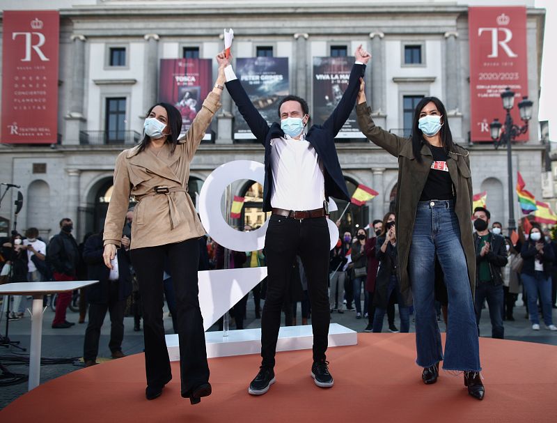 La presidenta de Ciudadanos, Inés Arrimadas; el candidato a la presidencia de la Comunidad de Madrid, Edmundo Bal; y la vicealcaldesa de Madrid, Begoña Villacís, durante el acto de inicio de campaña.