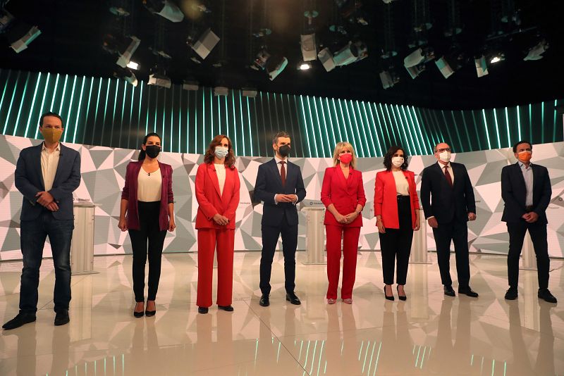 Los candidatos a la presidencia de la Comunidad de Madrid antes del inicio del debate en los estudios de Telemadrid.