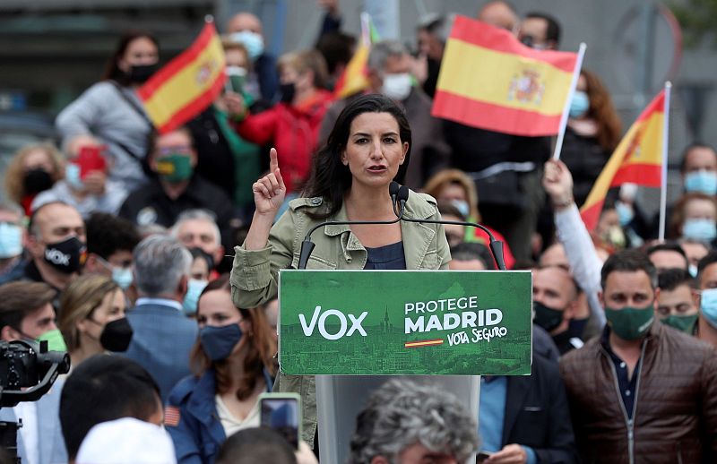 La candidata de Vox a la presidencia de la Comunidad de Madrid, Rocío Monasterio, durante el acto electoral que el partido celebró en la Plaza de la Constitución de Fuenlabrada