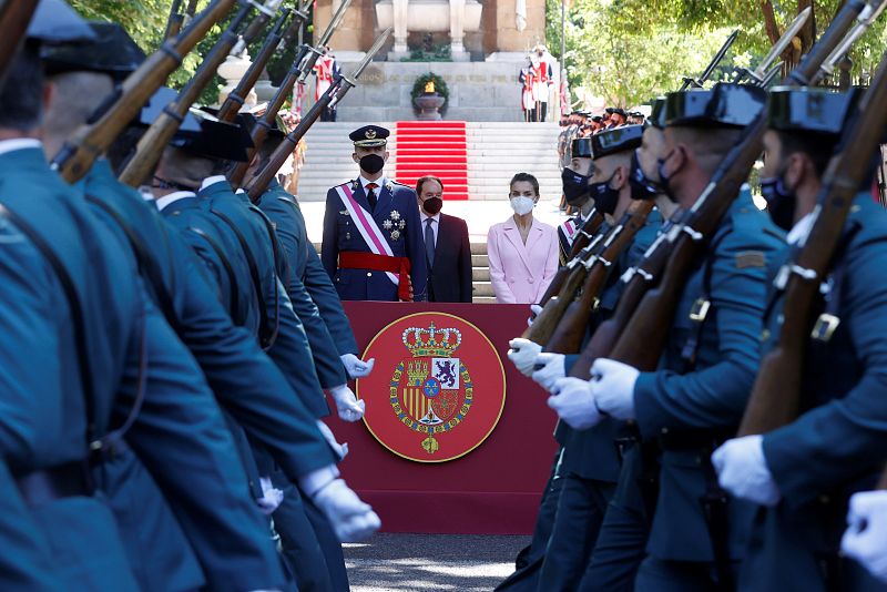 El rey Felipe VI y la reina Letizia durante la celebración del Día de las Fuerzas Armadas.