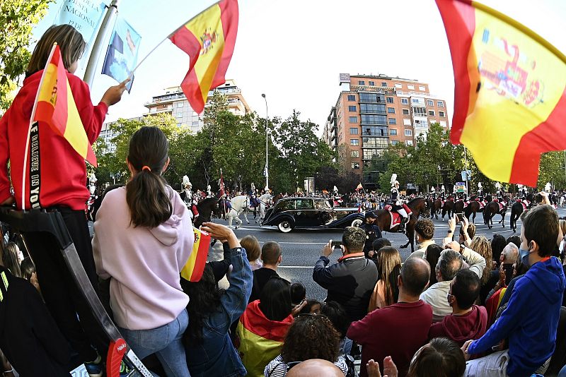 Llegada de los reyes al desfile de las Fuerzas Armadas