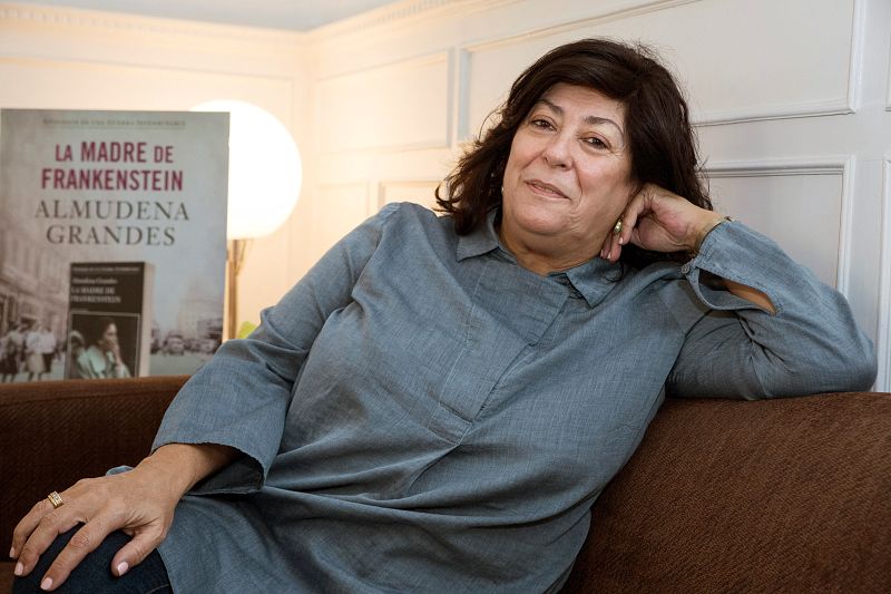 Almudena Grandes durante la presentación en Madrid de su novela 'La madre de Frankestein'