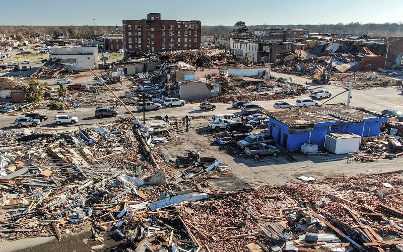 Panorámica que muestra la destrucción de casas y negocios