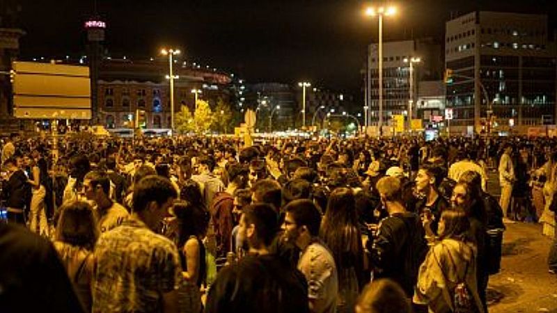 2021, l'any que vam fer front a la Covid-19 - Estiu de macrobotellades - Veure ara