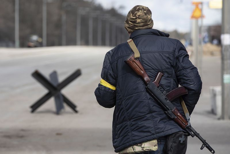 Puesto de control en uno de los accesos a Kiev