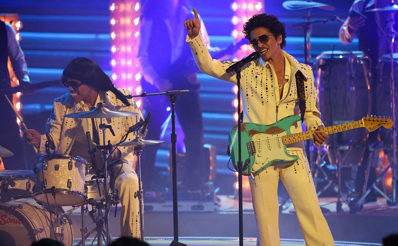 Silk Sonic actSilk Sonic actúa durante la 64ª entrega anual de los premios Grammy.
