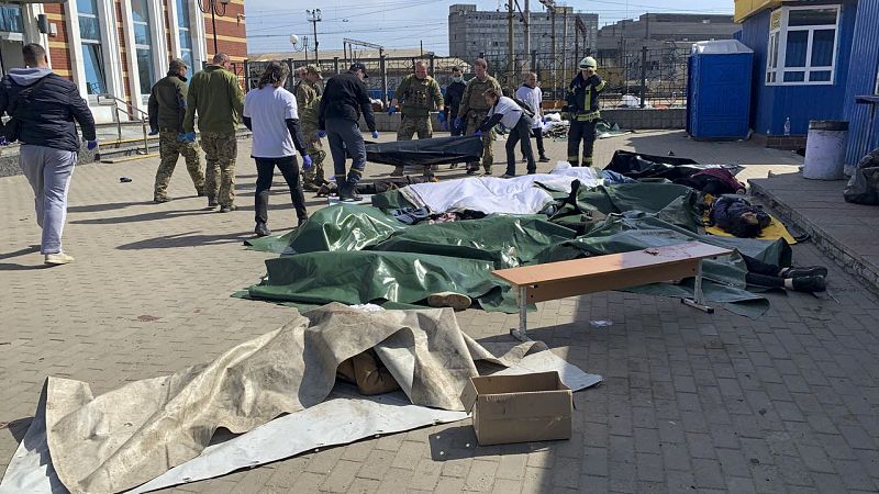 Las autoridades ucranianas aseguran que Rusia ha atacado la estación con cohetes