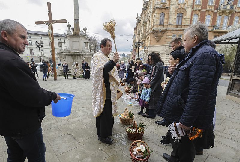 Misa de celebración de la Pascua ortodoxa en Lviv