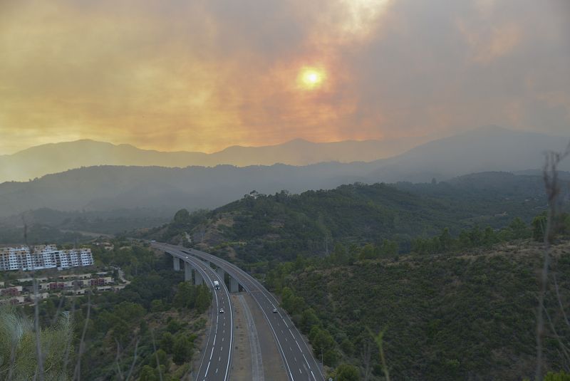Se declara el nivel 2 en el incendio de Sierra Bermeja y se moviliza a la UME.