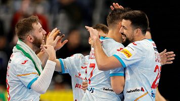 Espa�a rompi� el partido antes del descanso.