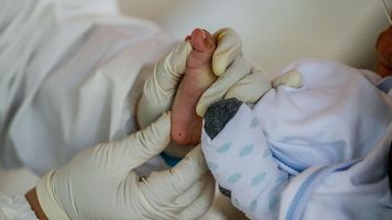 El Gobierno ampliar� de 7 a 11 las enfermedades detectables con la prueba del tal�n a reci�n nacidos