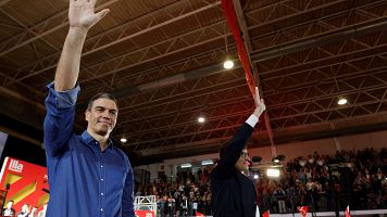 Pedro Snchez i Salvador Illa saludant en el mting d'aquest dijous a Sant Boi de Llobregat