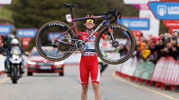 Demi Vollering gana la Vuelta femenina 2024