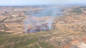 Imatge aria de l'incendi a Santa Coloma de Queralt, a la Conca de Barber, prop de la C-241D.