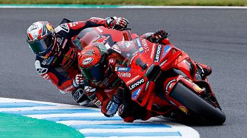 Pedro Acosta sufre una cada y Bagnaia gana al sprint