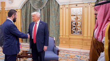 Trump se encuentra con el presidente de Siria