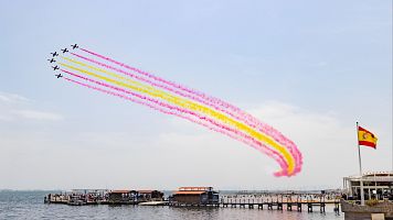 La Patrulla guila sobrevuela el cielo de Murcia