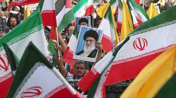 Una imagen del l�der supremo de Ir�n, el ayatol� Al� Jamenei