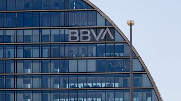 BBVA decide seguir adelante con la opa al banco Sabadell tras estudiar las condiciones del Gobierno