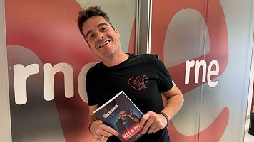 lex Clavero nos presenta su libro, "El Francotirarrock", una seleccin de sus mejores monlogos.