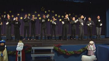 Alumnos del Colegio Inmaculada Concepci�n de Madrid signan un villancico