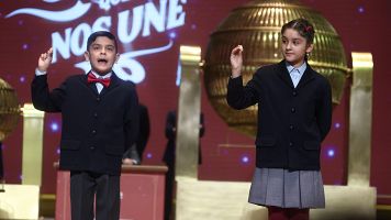 Dos ni�os del Colegio de San Ildefonso cantan el tercer premio de la Loter�a de Navidad 2025