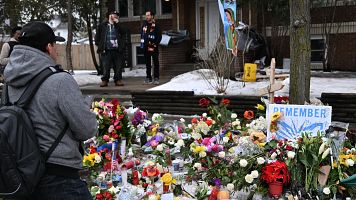 Contin�an las protestas por la muerte de una mujer por un agente de migraci�n en Minnesota