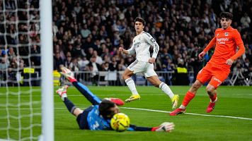 El jugador madridista Gonzalo Garc�a marca el primer gol del Real Madrid-Real Sociedad