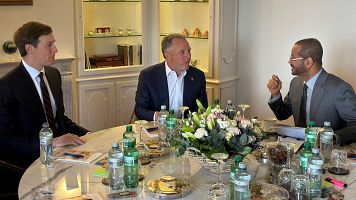 El ministro de Asuntos Exteriores de Om�n se re�ne con enviados estadounidenses en Ginebra